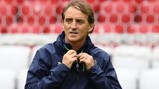Mancini se quita presión y elogia a España: “Son jóvenes muy fuertes”