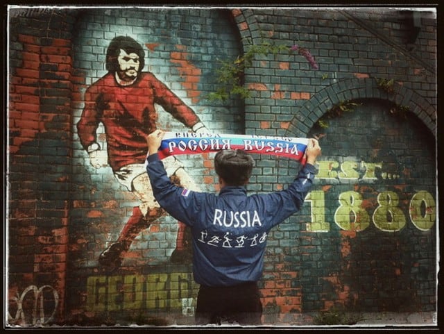 George Best | Su vida nocturna le jugó una mala pasada a su vida profesional. Falleció en 2005 diciendo “no mueran como yo”. Era muy amigo del alcohol. (Getty)