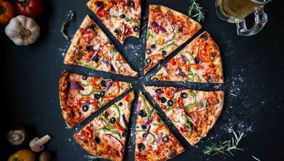 Este método mostrado en un video viral de TikTok hizo que más de un amante de la pizza se inclinara a empezar a pedir las suyas sin cortar. | Crédito: Pixabay / Referencial