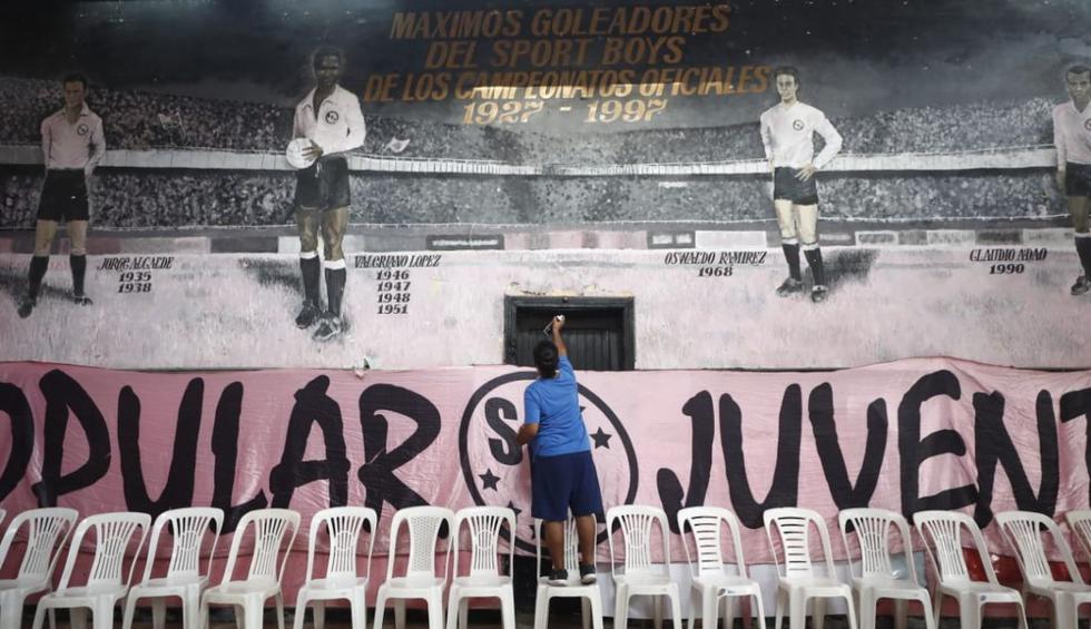 'Kukín' Flores recibió el cariño de hinchas del Sport Boys (Fotos: César Campos)