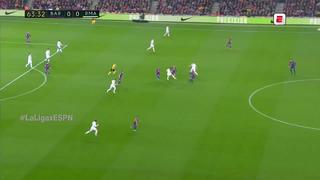 Lujo y tres en ridículo: el espectacular pase de tacón de Casemiro en el Clásico en el Camp Nou [VIDEO]