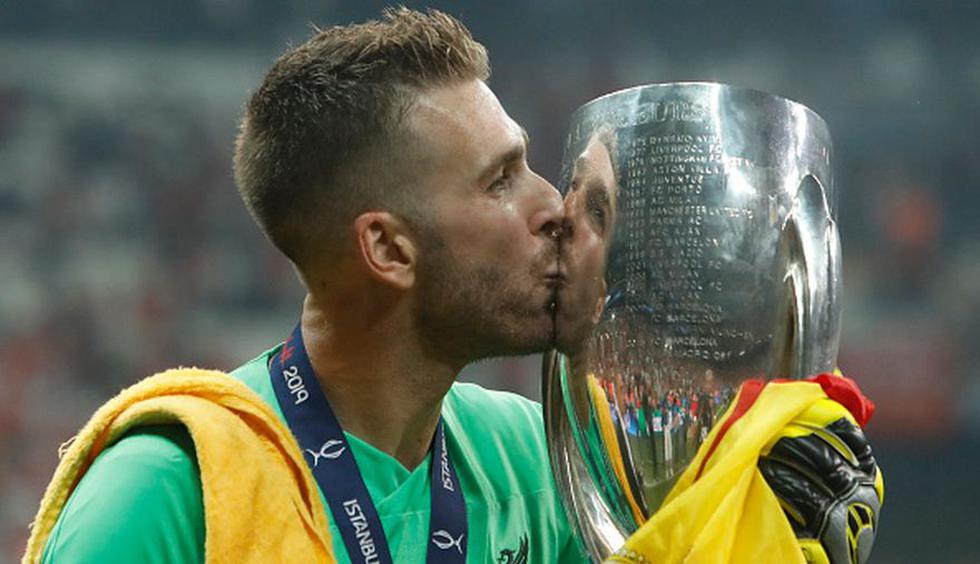 Adrián San Miguel no tenía equipo hace una semana y el miércoles le dio el título de la Supercopa de Europa a Liverpool. (Getty Images)