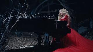 Avril Lavigne estrenó el videoclip de “I fell in love with the devil” | FOTOS Y VIDEO