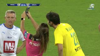 ¡Nadie lo podía creer! Árbitro detuvo el partido y mostró amarilla solo para tomarse un 'selfie' con Kaká