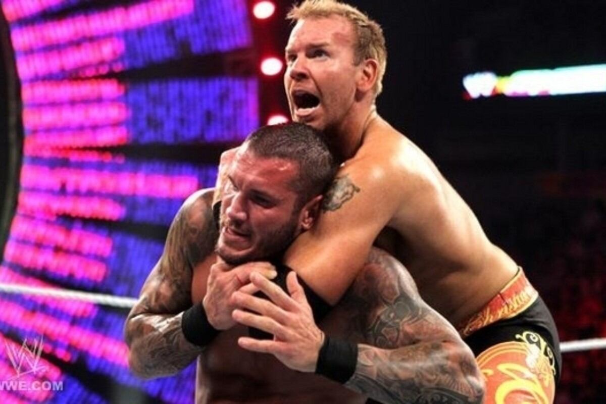 Christian y Randy Orton durante el enfrentamiento que tuvieron en Over the Limit 2011. La 'Víbora', al final, se llevó la victoria. (Foto: WWE)