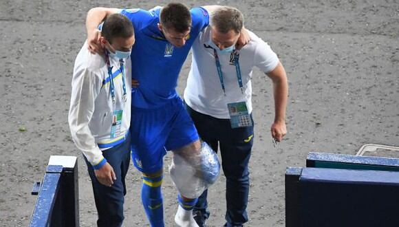 Artem Besedin sufrió una terrible lesión tras dura entrada de Markus Danielsson, que fue expulsado. (Foto: AFP)