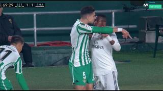 "Filho da p***": el encontronazo entre Vinicius y Bartra en el Real Madrid vs Real Betis [VIDEO]