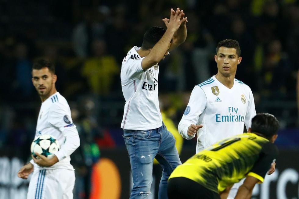 Cristiano Ronaldo y la persecución de una hincha por un abrazo del ‘The Best’ de la FIFA. (Foto: AFP / Reuters)