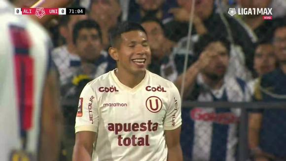 ¡Casi llega el 1-0! Campos le desvió el remate a Flores en el Alianza Lima vs. Universitario. (Video: Liga 1 MAX)
