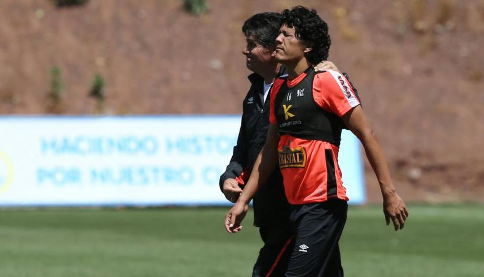 Óscar Vílchez no pudo terminar la práctica de la Selección Peruana. (Fernando Sangama)