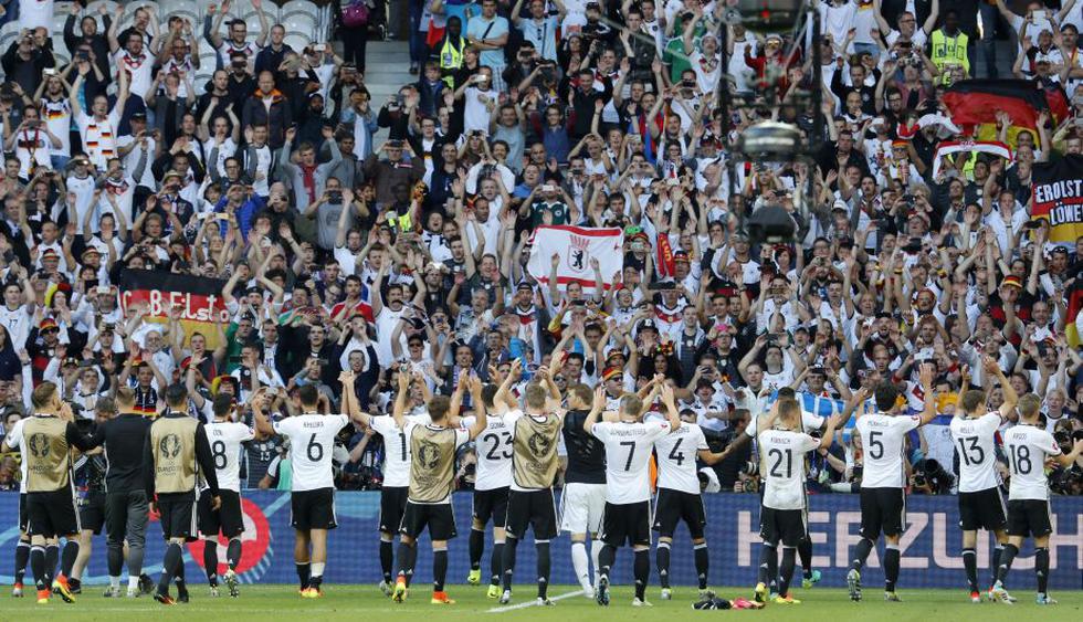 La celebración de la selección de Alemania, tras el pase a cuartos de final de la Eurocopa Francia 2016 (Getty).