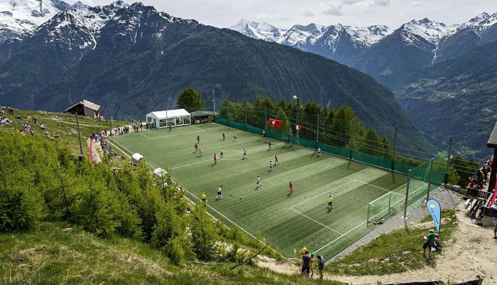 1. Estadio Ottmar Hitzfeld - Suiza. A 2000 metros es el estadio más alto de Europa y se ubica en los alpes suizos (90min).