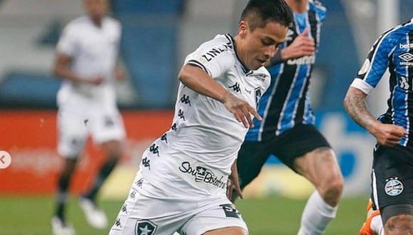 Alexander Lecaros jugó 22 minutos en el duelo entre Botafogo y Gremio.