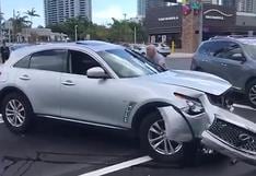¡Irresponsable! Conductor ocasiona un accidente, intenta huir y la gente trata de impedírselo | VIDEO