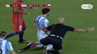 Argentina vs. Chile: la falta que Lionel Messi le cometió al árbitro