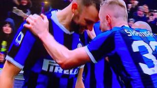 Estalló el Giuseppe Meazza: De Vrij le dio vuelta al partido y anotó el 3-2 del Inter contra el AC Milan [VIDEO]