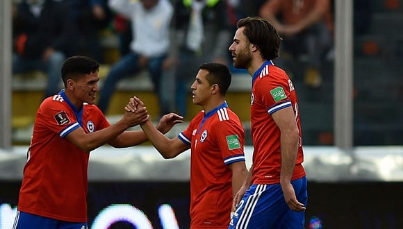 Chile ganó 3-2 a Bolivia con dos goles de Alexis Sánchez. La Roja elimina a los de César Farías y se mantienen en la pelea por zona de clasificación. (Foto: AFP)