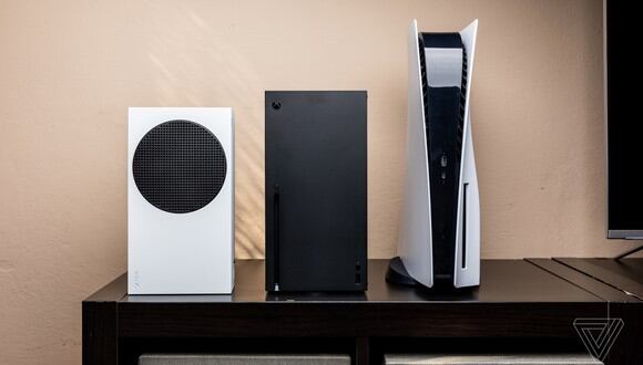 De izquierda a derecha: Xbox Series S, Xbox Series X y PS5. (Imagen: The Verge / Twitter)