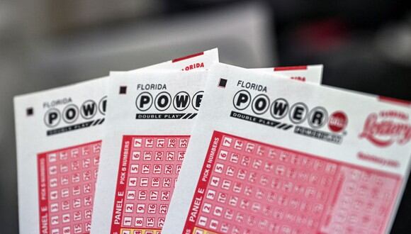 Los boletos de lotería de Powerball se venden en tiendas y estaciones de servicio (Foto: Giorgio Viera / AFP)