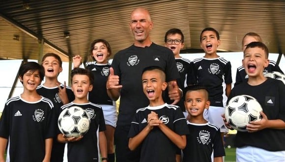 Zinedine Zidane impulsa su escuela de talentos (AFP)