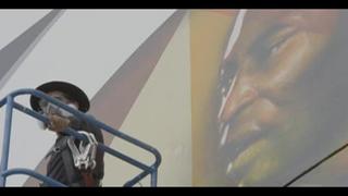 Kobra rinde tributo al legendario Pelé con un inmenso mural por sus 80 años