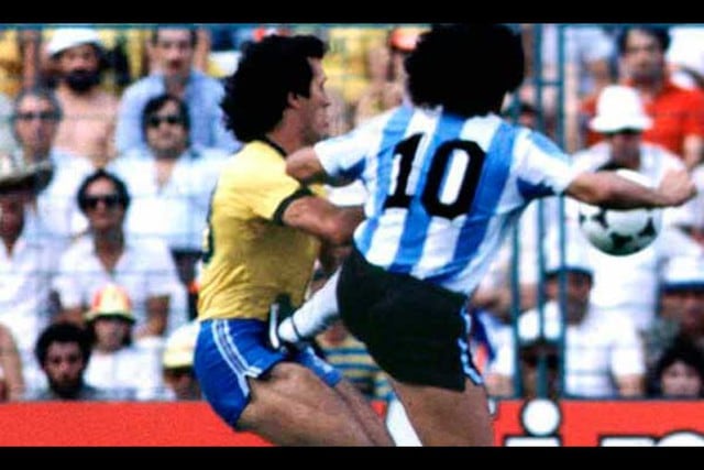El primer Mundial de Maradona y la roja frente a Brasil por esta patada contra Batista.