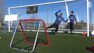 Puro reflejo: el intenso entrenamiento de porteros del Real Madrid con pelotas de tenis