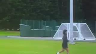 Estalla la cabeza: el ‘fantasma’ de Maradona aparece entrenando con un club escocés [VIDEO]