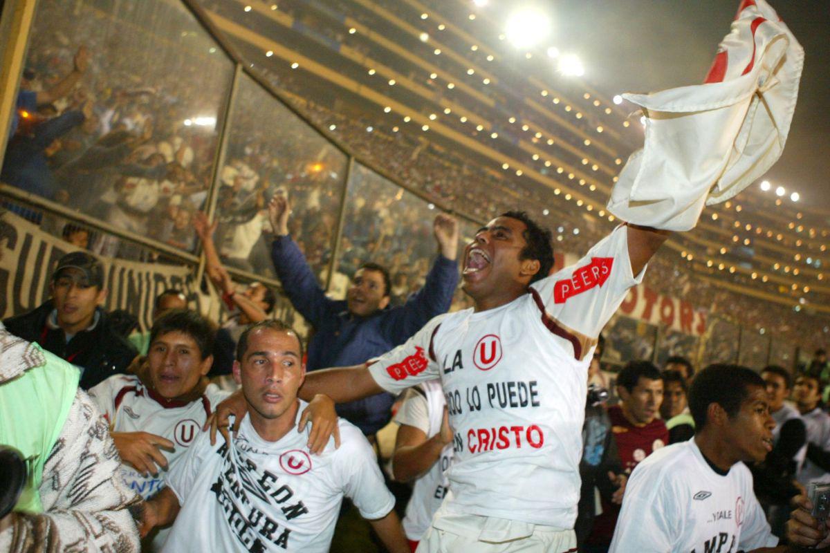 Donny Neyra y Mayer Candelo, socios de la 'U' campeón del Apertura 2008. (Foto: Andina)