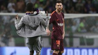 Todo lo que genera Messi: hincha saltó al campo, le besó los chimpunes y así reaccionó 'Leo' [VIDEO]