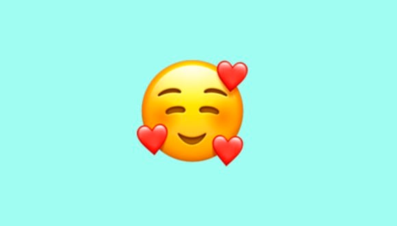 ¿Sabes qué es realmente el emoji de la carita rodeada de corazones en WhatsApp? Aquí te diremos qué significa. (Foto: Emojipedia)