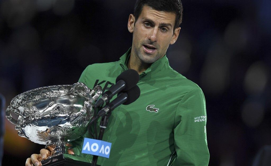 Novak Djokovic ganó por octava vez el Abierto de Australia, sumó 17 consagraciones en torneos de Grand Slam y recuperaró el número 1 mundial. (Foto: AFP)