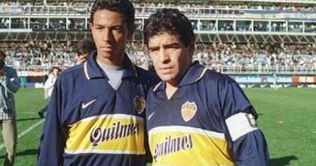 Nolberto Solano y Diego Maradona en Boca Juniors. (Foto: Agencias)