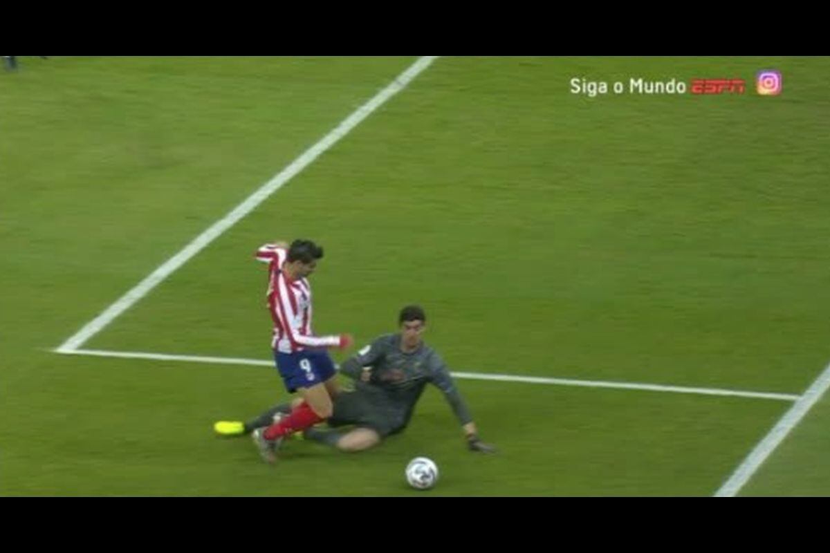 ¿Hubo penal de Courtois contra Morata en la final de Supercopa de España?