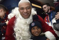 Se pasó de crack: Kylian Mbappé se disfrazó de Papá Noel y sorprendió a niños de la fundación del PSG