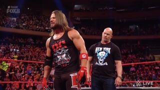 ¡El público lo disfrutó! Stone Cold Steve Austin le aplicó una tremenda 'paralizadora' a AJ Styles en RAW [VIDEO]
