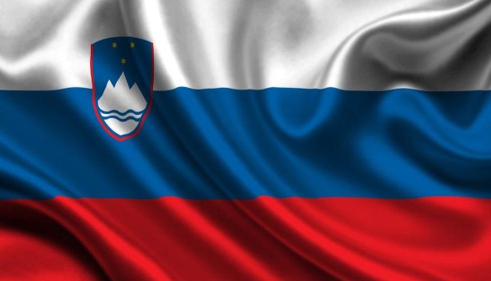 Las camisetas y banderas de los países que no guardan relación.