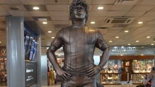 Los homenajes no acaban: estatua de Diego Maradona fue inaugurada en aeropuerto de Argentina