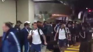 Con Messi a la cabeza: Argentina llegó a Ecuador y así fue el recibimiento de los hinchas afuera del hotel [VIDEO]