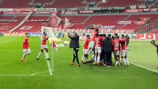 Hasta con los suplentes: la efusiva celebración de gol de Guerrero en Inter [VIDEO]