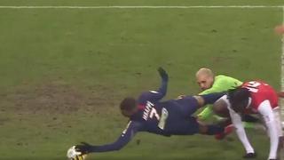 También podría probar de arquero: el gol con la mano de Kylian Mbappé que es viral y desata risas