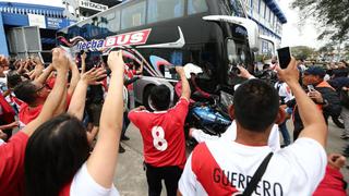 ¡Te sigo a todas partes!: el hincha acompaña y alienta a la bicolor antes de enfrentar a Argentina [FOTOS]