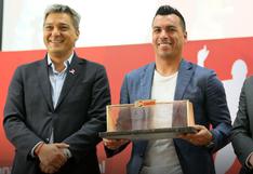 39 años y quiere más: Esteban Paredes recibió homenaje tras convertirse en goleador histórico del fútbol chileno