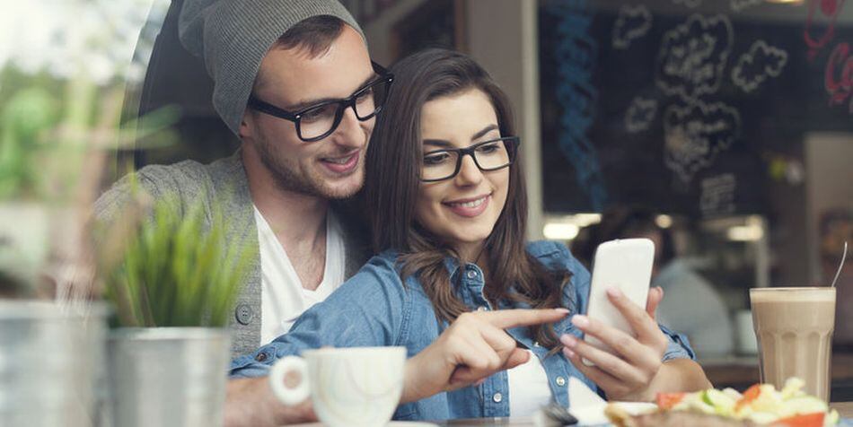 La pantalla del smartphone puede decir mucho de alguien (Foto: Natalia Clikka - Wikimedia Commons)