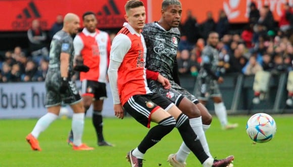 Feyenoord y FC Emmen se enfrentaron en amistoso, con López y Araujo en el campo.  (Foto: Difusión)