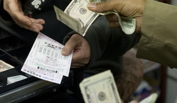 De un día para otro, Edwin Castro se convirtió en millonario al ganar 2 mil millones de dólares jugando la lotería Powerball (Foto: Saul Loeb / AFP)