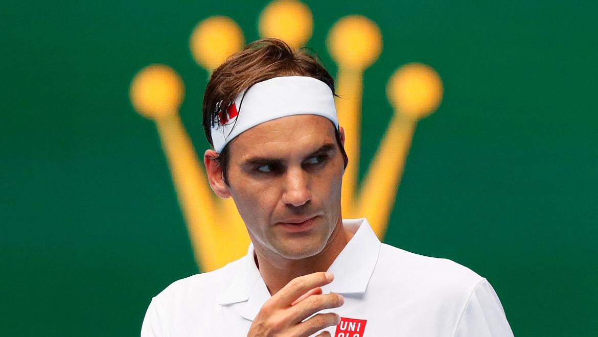 De niño, Roger Federer practicó varios deportes llegando a jugar fútbol en las categorías inferiores del FC Basel. A los 12 años decide dedicarse por exclusivo al tenis. En su etapa juvenil Roger Federer gana cinco torneos ITF Junior y termina el año 1998 como el numero 1 en su categoría. (Foto AFP)