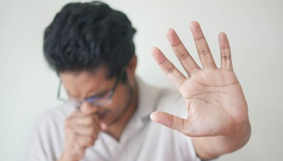 La tos es uno de los síntomas del virus respiratorio metapneumovirus humano (Foto: Pexels)