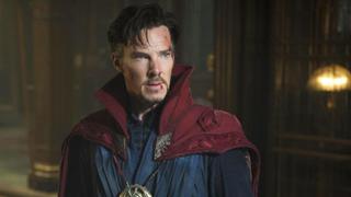 Benedict Cumberbatch se tiene que ocultar en una entrevista por Zoom por Doctor Strange 2