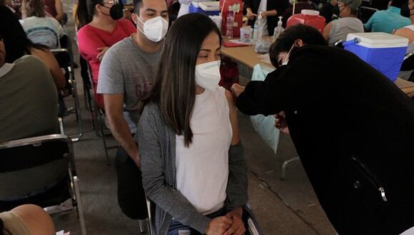 Vacuna contra el COVID-19 en México: requisitos, link oficial y cómo registrarte si tienes entre 18 y 29 años (Foto: Getty Images)